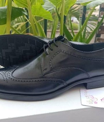 Black oxford leather shoe