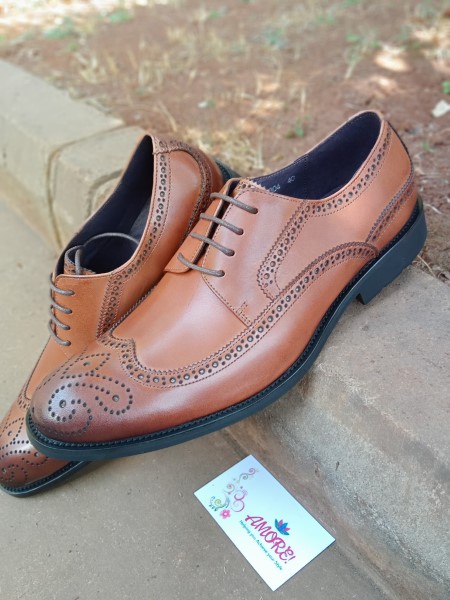 Brown oxford suit shoe