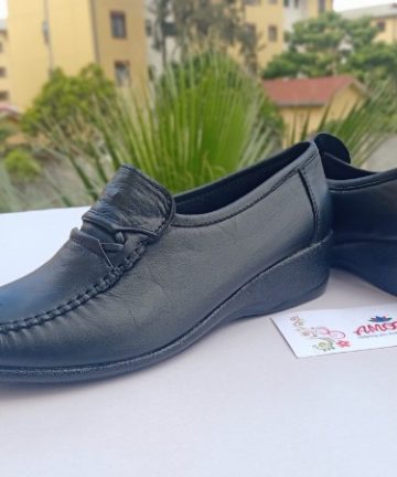 Black low wedge mocassin