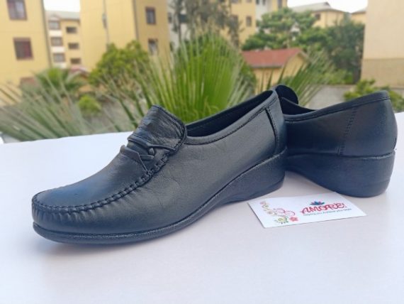 Black low wedge mocassin