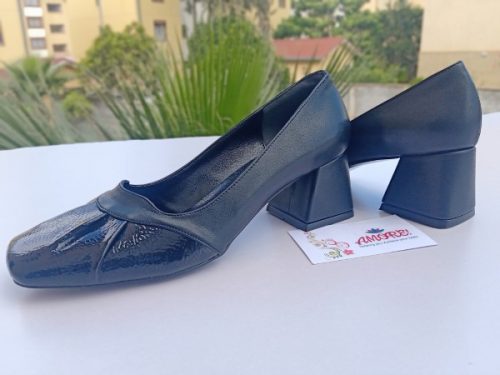 Black matte block heel with wetlook tip