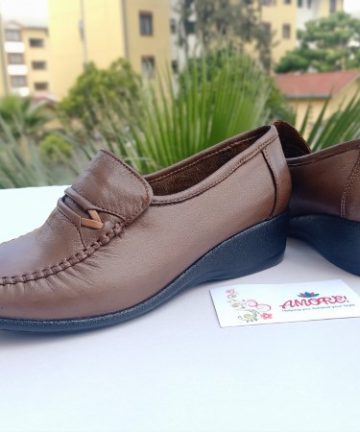 Brown low wedge mocassin