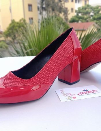 Red pointed printed block heel