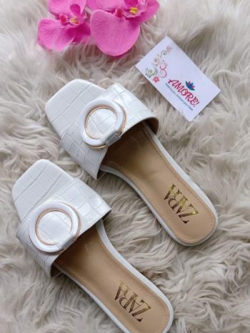 White sandal with ring
