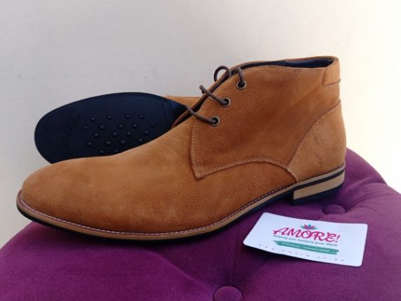 Brown suede chukka boot
