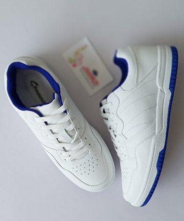 SP white sneaker with blue sole