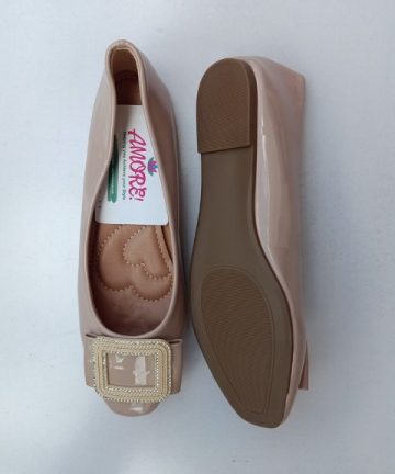 Beige wetlook doll shoe with buckle