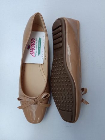 Beige wetlook doll shoe with small bow