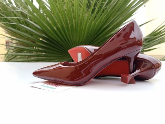 Maroon heel