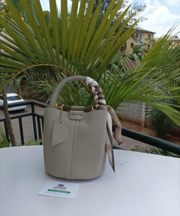 Grey petit bucket bag